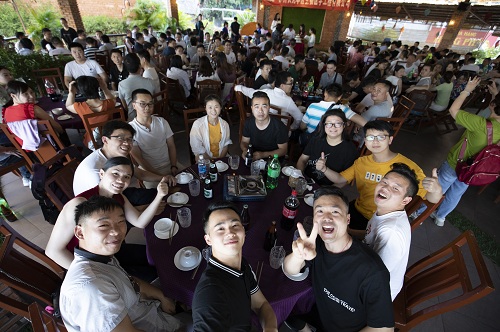 越南游员工聚餐